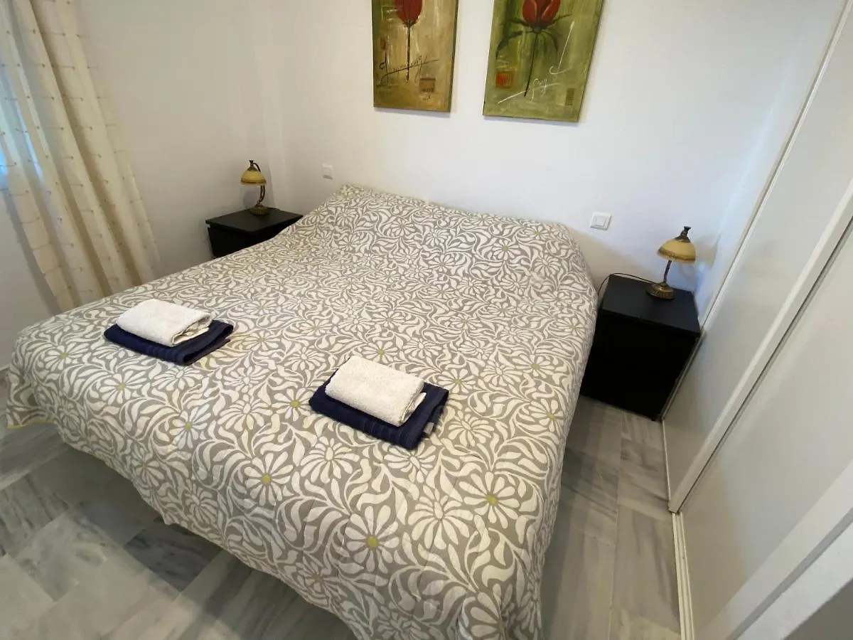 3 Bed Apartment Sleeps 6 In לה קאלה דה מיחאס 0*,