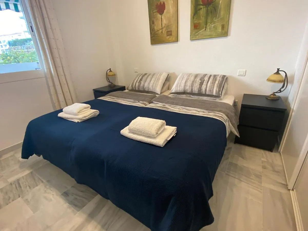 3 Bed Apartment Sleeps 6 In לה קאלה דה מיחאס