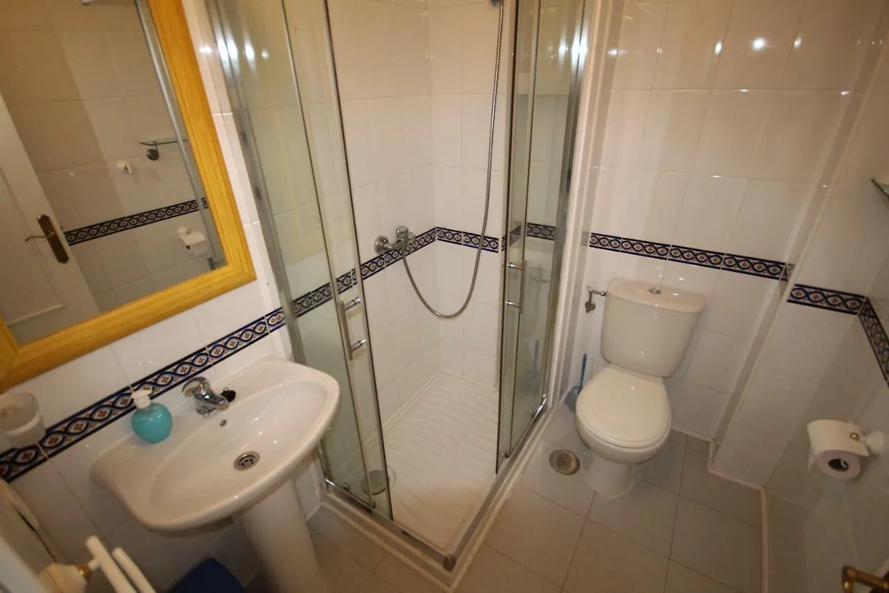 3 Bed Apartment Sleeps 6 In לה קאלה דה מיחאס