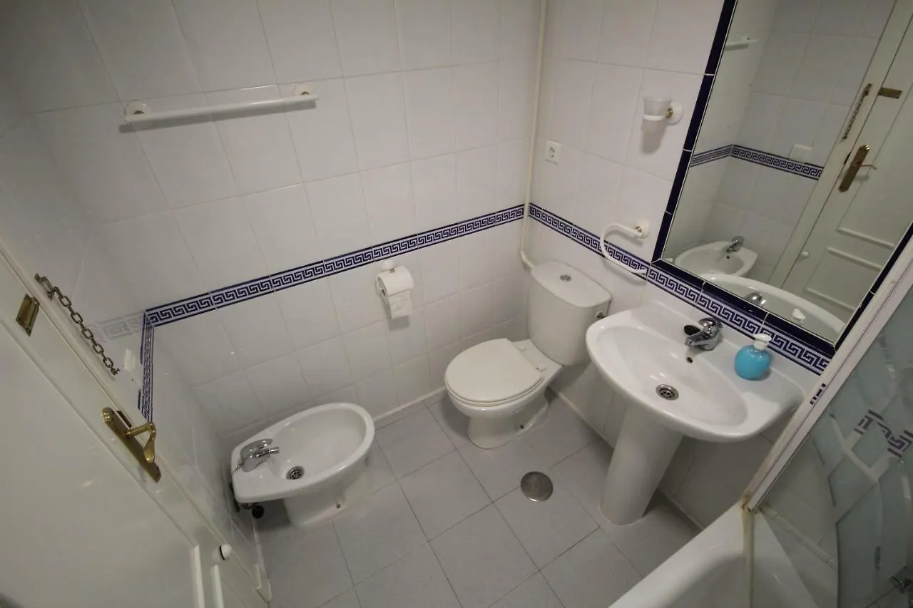 3 Bed Apartment Sleeps 6 In לה קאלה דה מיחאס